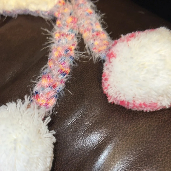 NWT Robin Ruth MICHIGAN FUZZY POM POM HAT - Picture 5 of 5